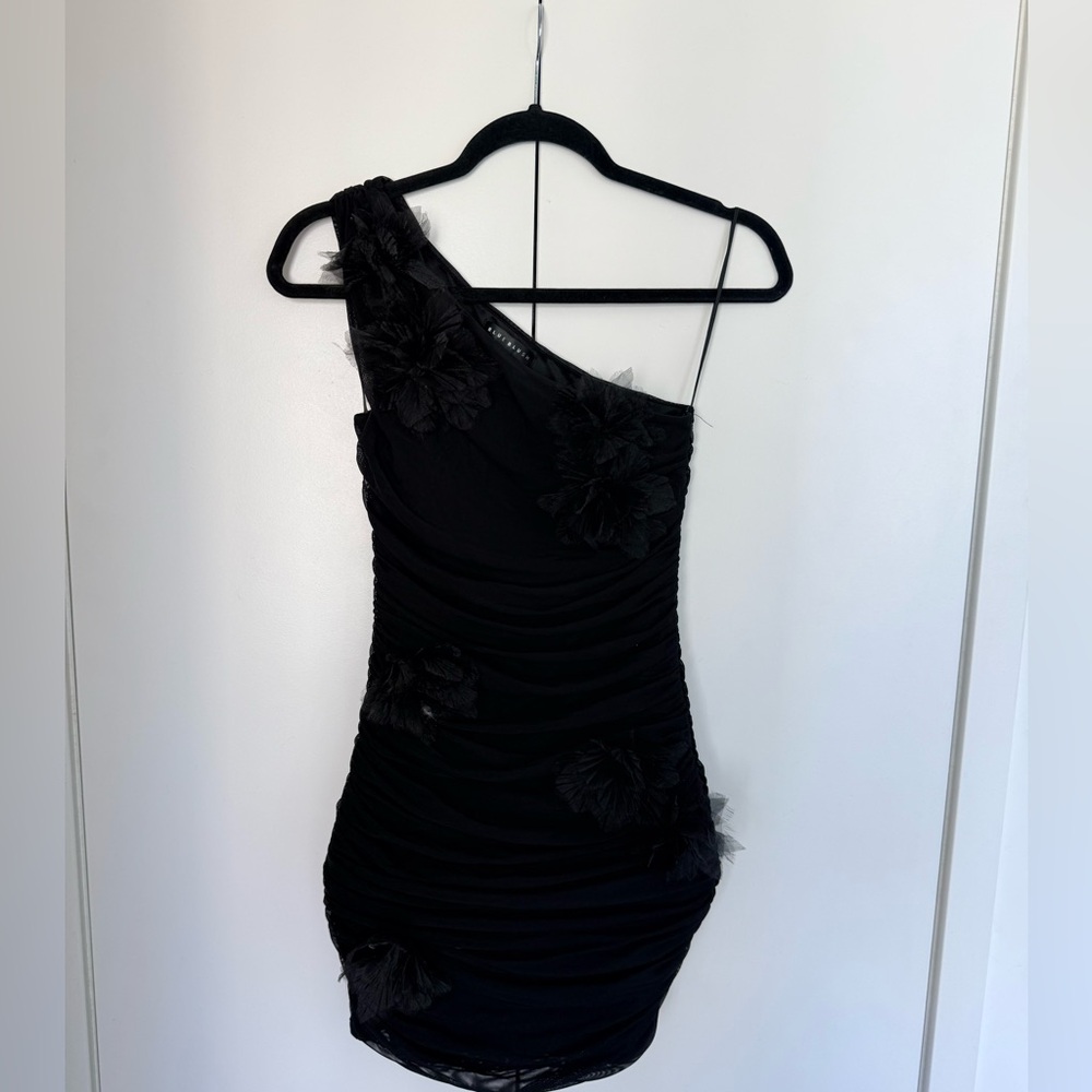 One-Shoulder Black Floral Appliqué Mini Dress